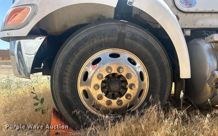 image for item EQ0511 2022 Peterbilt 337 utility / service truck