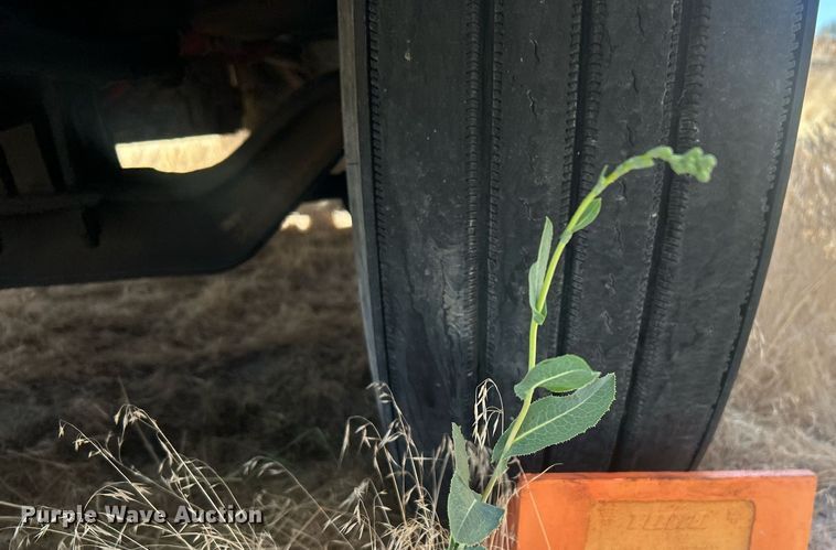 image for item EQ0511 2022 Peterbilt 337 utility / service truck