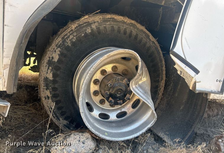 image for item EQ0511 2022 Peterbilt 337 utility / service truck