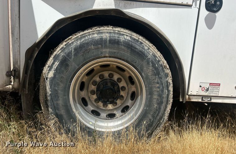 image for item EQ0511 2022 Peterbilt 337 utility / service truck