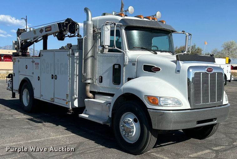 image for item EQ0512 2016 Peterbilt 337 utility / service truck
