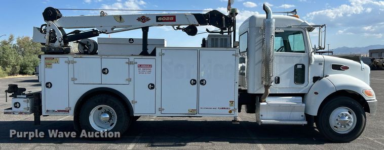 image for item EQ0512 2016 Peterbilt 337 utility / service truck