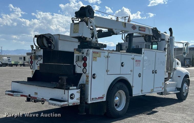 image for item EQ0512 2016 Peterbilt 337 utility / service truck