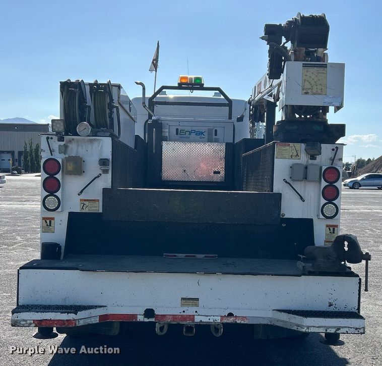 image for item EQ0512 2016 Peterbilt 337 utility / service truck