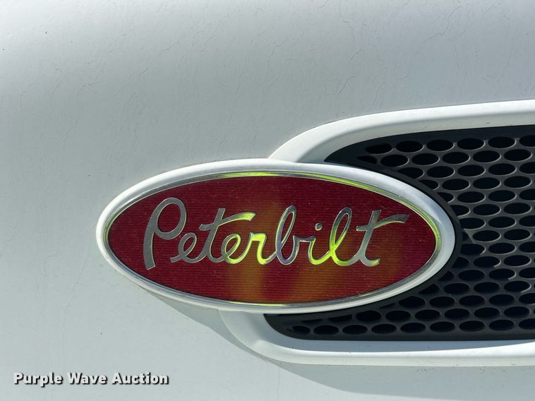 image for item EQ0512 2016 Peterbilt 337 utility / service truck