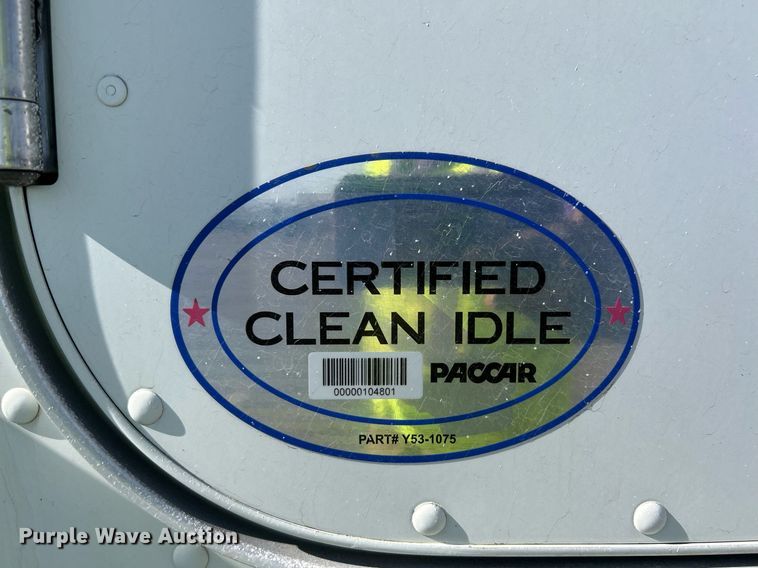 image for item EQ0512 2016 Peterbilt 337 utility / service truck