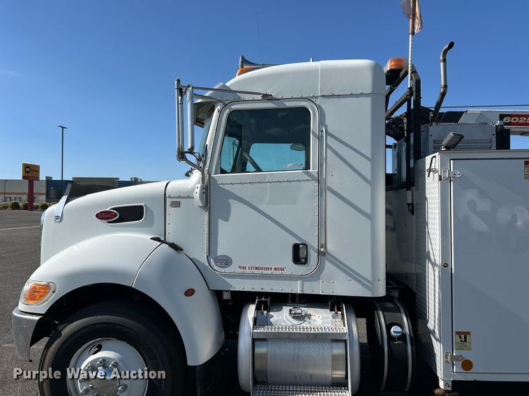 image for item EQ0512 2016 Peterbilt 337 utility / service truck