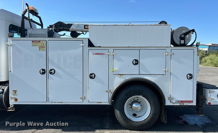 image for item EQ0512 2016 Peterbilt 337 utility / service truck