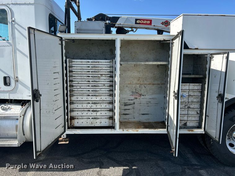 image for item EQ0512 2016 Peterbilt 337 utility / service truck