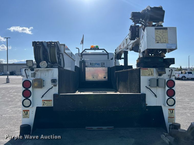 image for item EQ0512 2016 Peterbilt 337 utility / service truck