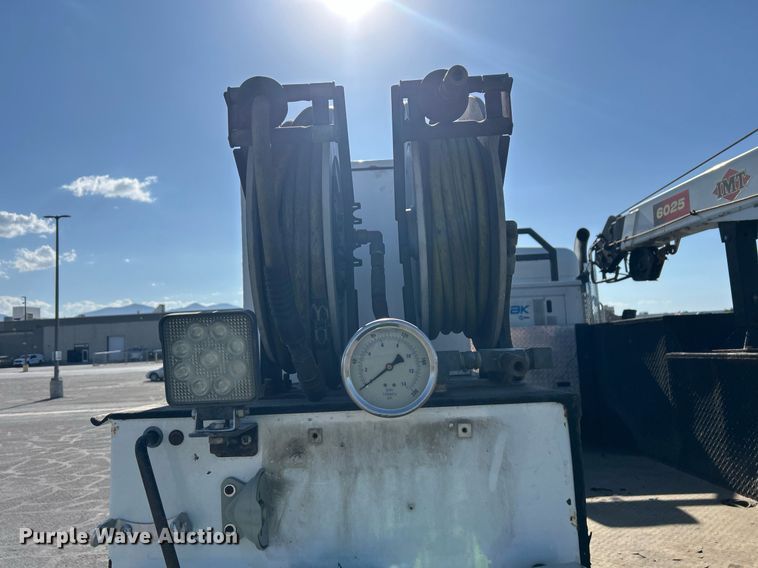 image for item EQ0512 2016 Peterbilt 337 utility / service truck