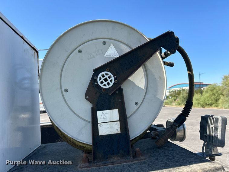 image for item EQ0512 2016 Peterbilt 337 utility / service truck