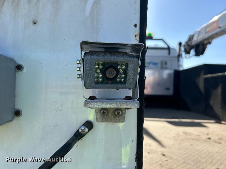 image for item EQ0512 2016 Peterbilt 337 utility / service truck