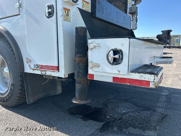 image for item EQ0512 2016 Peterbilt 337 utility / service truck