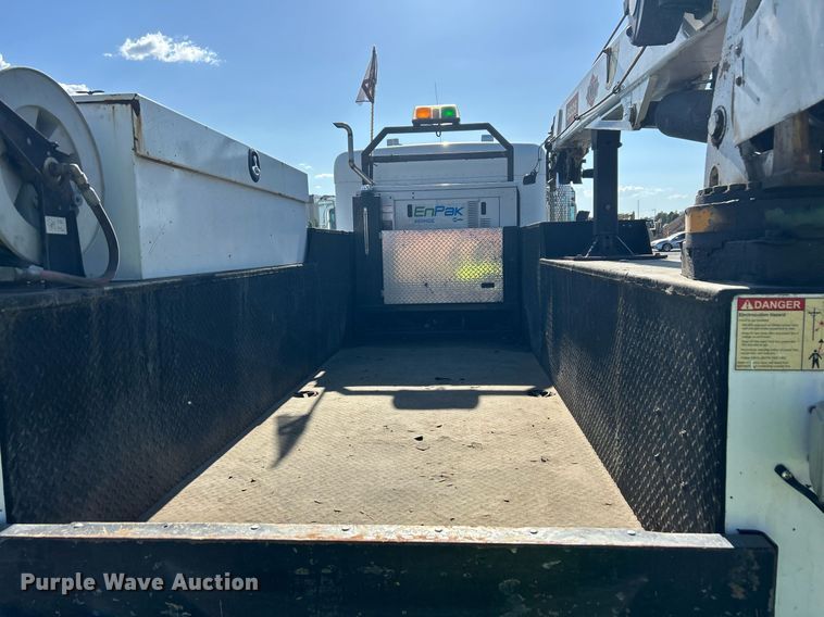 image for item EQ0512 2016 Peterbilt 337 utility / service truck