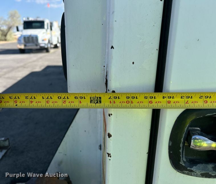 image for item EQ0512 2016 Peterbilt 337 utility / service truck