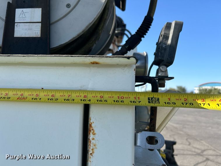 image for item EQ0512 2016 Peterbilt 337 utility / service truck