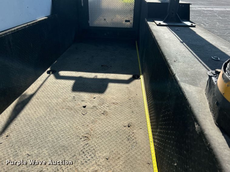 image for item EQ0512 2016 Peterbilt 337 utility / service truck