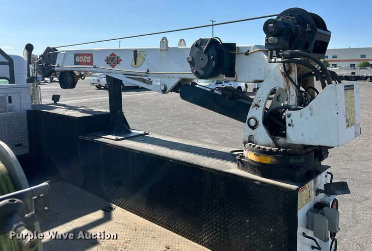 image for item EQ0512 2016 Peterbilt 337 utility / service truck