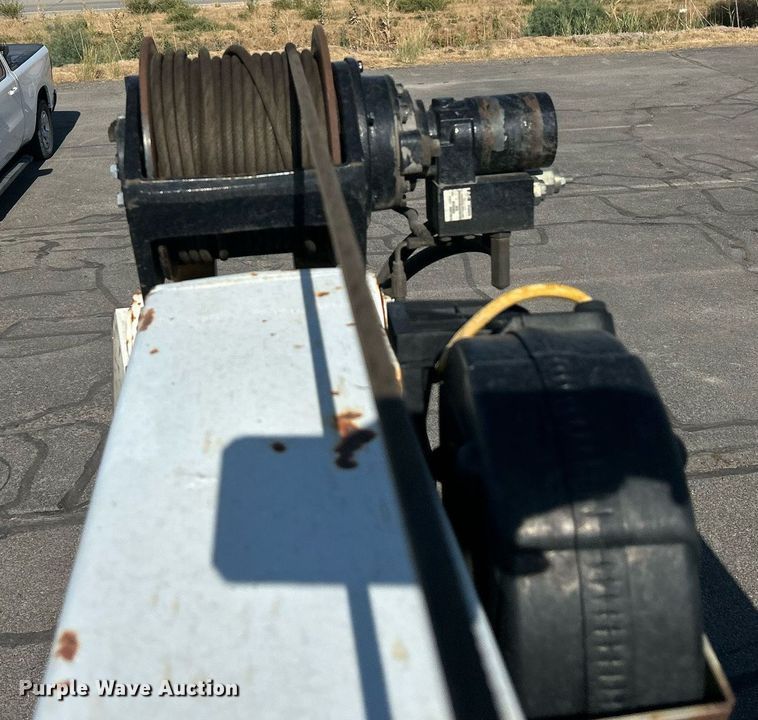 image for item EQ0512 2016 Peterbilt 337 utility / service truck