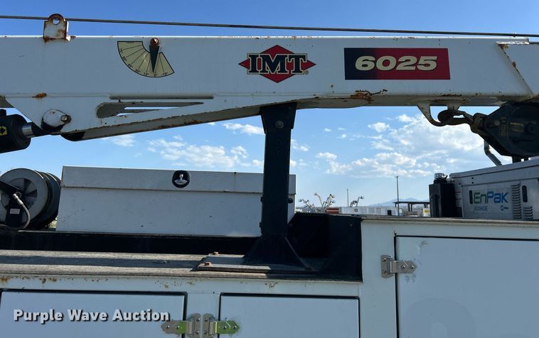 image for item EQ0512 2016 Peterbilt 337 utility / service truck