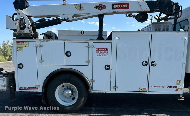 image for item EQ0512 2016 Peterbilt 337 utility / service truck