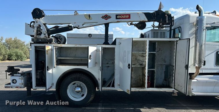 image for item EQ0512 2016 Peterbilt 337 utility / service truck