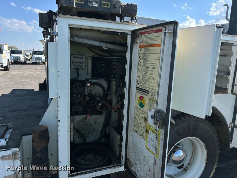 image for item EQ0512 2016 Peterbilt 337 utility / service truck