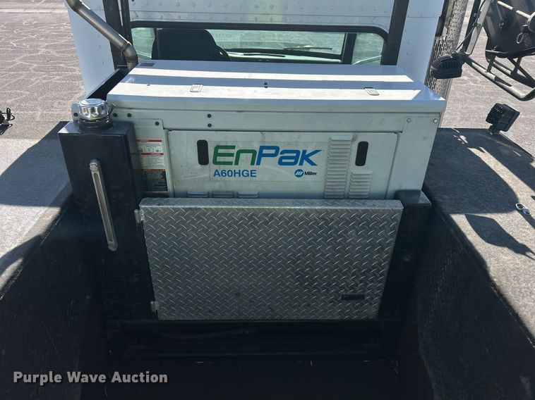 image for item EQ0512 2016 Peterbilt 337 utility / service truck