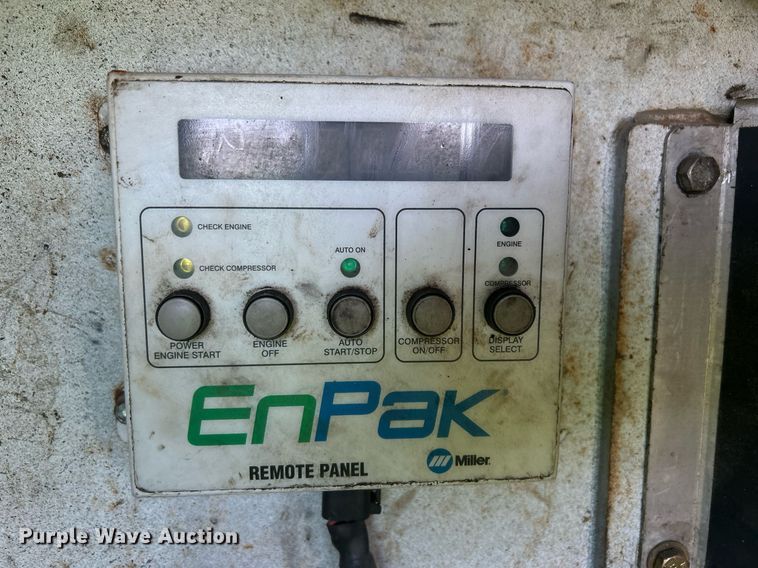 image for item EQ0512 2016 Peterbilt 337 utility / service truck