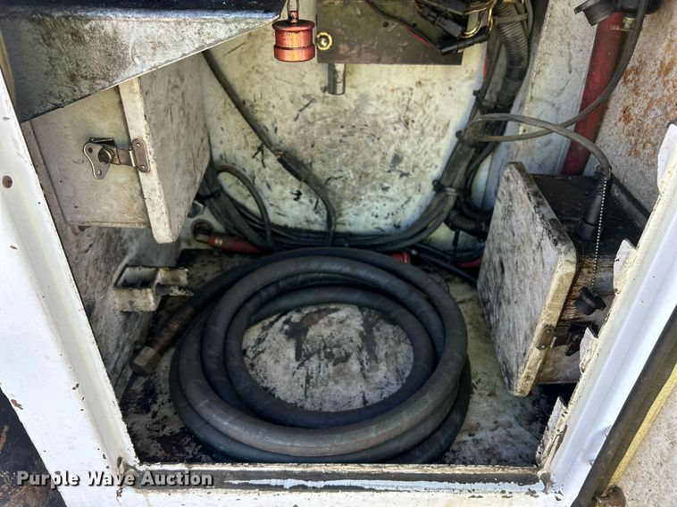 image for item EQ0512 2016 Peterbilt 337 utility / service truck