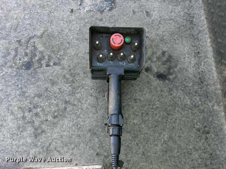 image for item EQ0512 2016 Peterbilt 337 utility / service truck