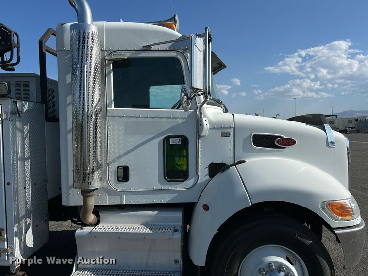 image for item EQ0512 2016 Peterbilt 337 utility / service truck