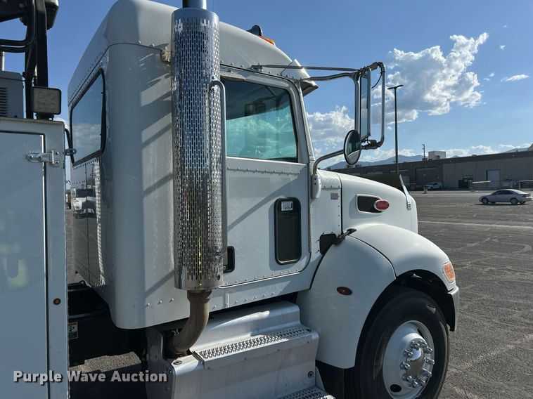 image for item EQ0512 2016 Peterbilt 337 utility / service truck