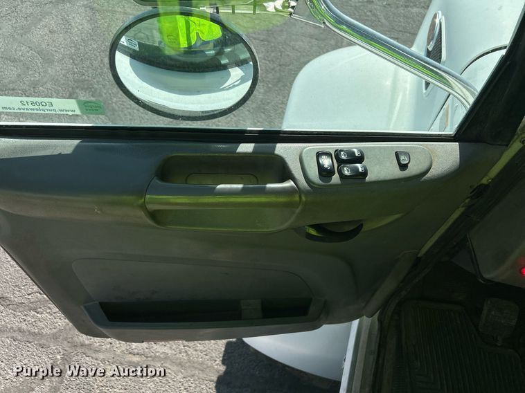 image for item EQ0512 2016 Peterbilt 337 utility / service truck