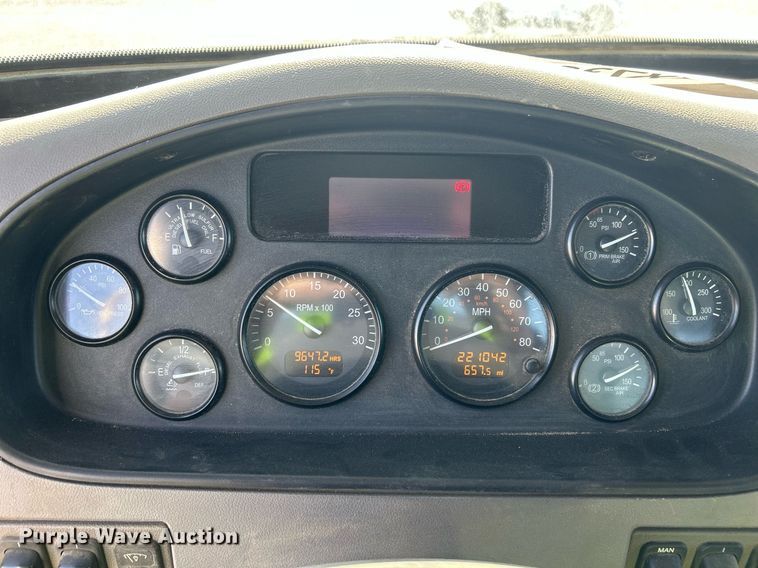 image for item EQ0512 2016 Peterbilt 337 utility / service truck