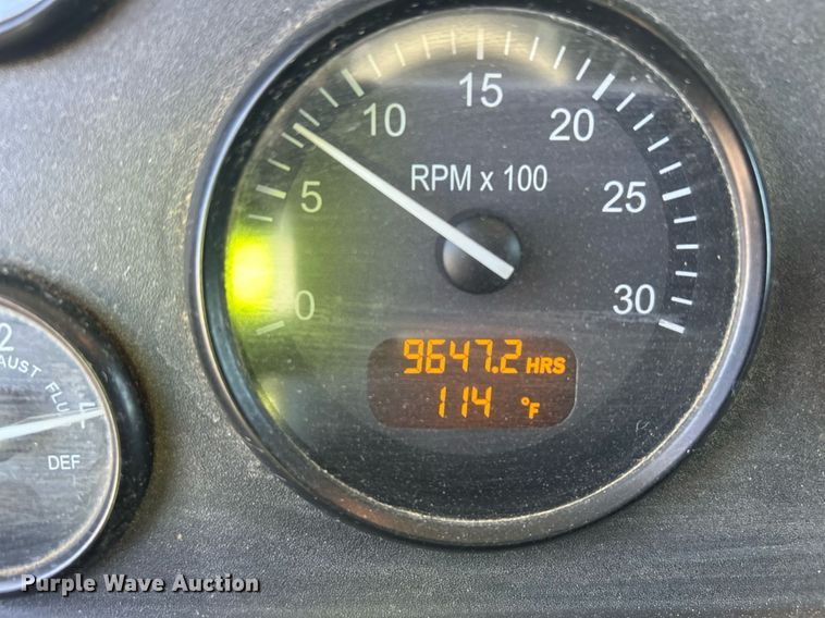 image for item EQ0512 2016 Peterbilt 337 utility / service truck