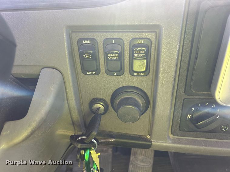 image for item EQ0512 2016 Peterbilt 337 utility / service truck