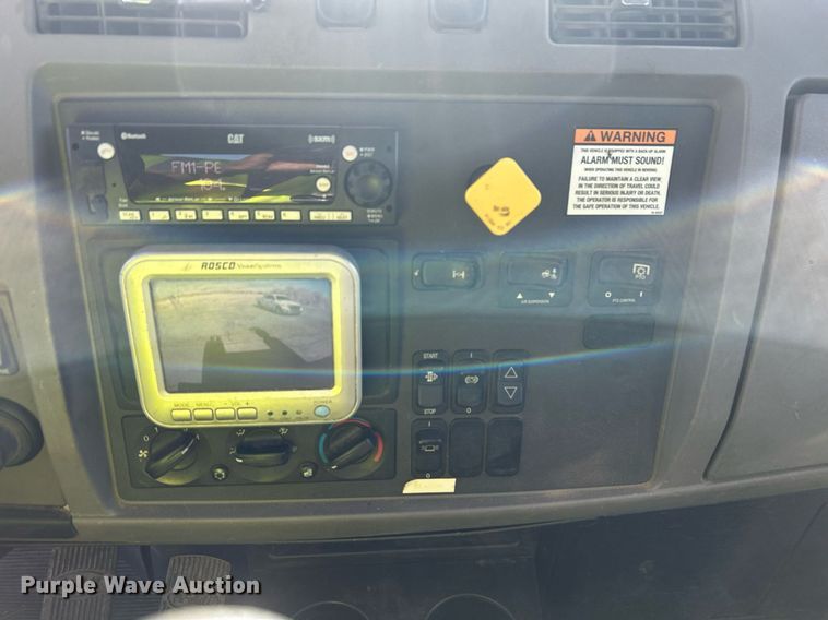 image for item EQ0512 2016 Peterbilt 337 utility / service truck