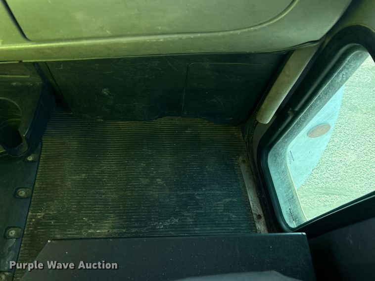 image for item EQ0512 2016 Peterbilt 337 utility / service truck