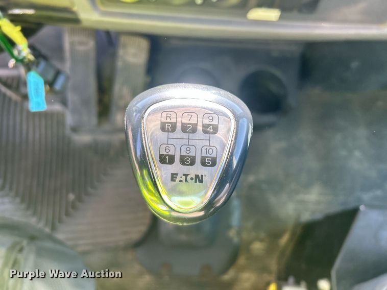 image for item EQ0512 2016 Peterbilt 337 utility / service truck