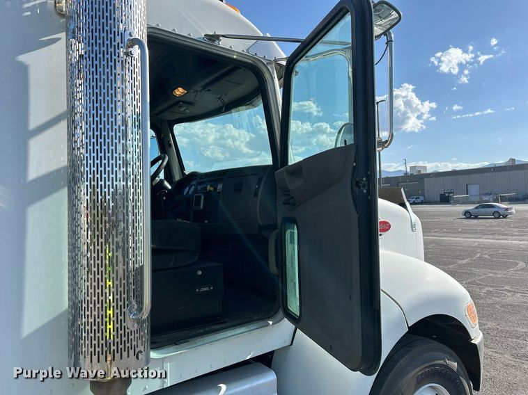 image for item EQ0512 2016 Peterbilt 337 utility / service truck