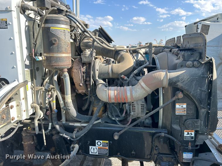 image for item EQ0512 2016 Peterbilt 337 utility / service truck