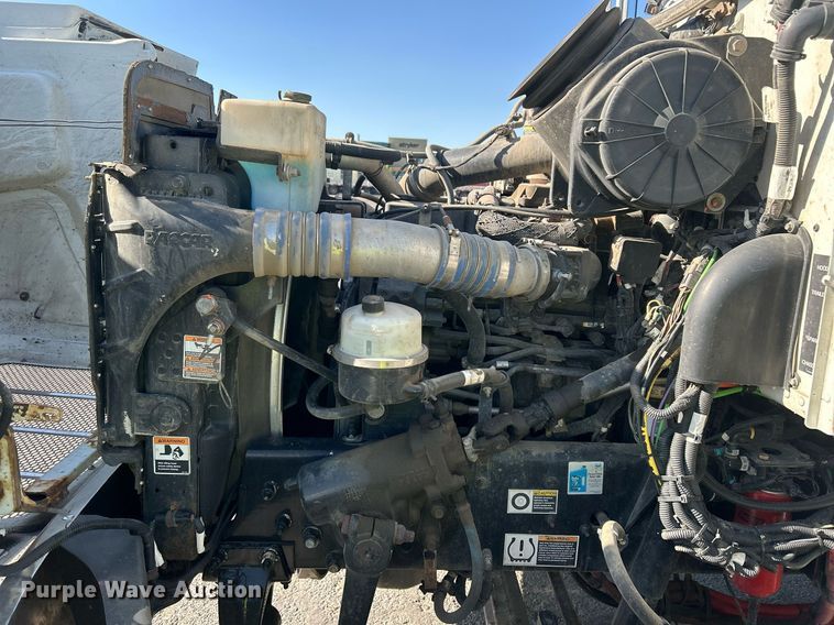 image for item EQ0512 2016 Peterbilt 337 utility / service truck