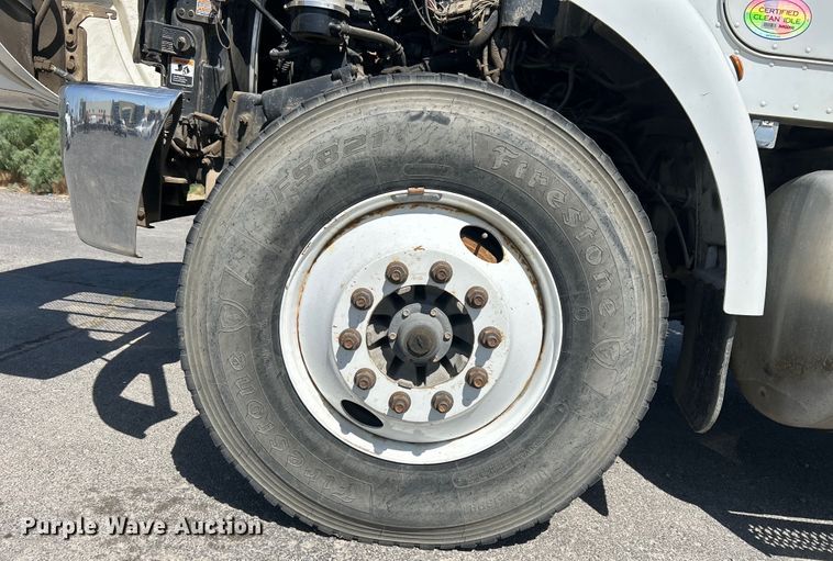 image for item EQ0512 2016 Peterbilt 337 utility / service truck