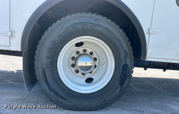 image for item EQ0512 2016 Peterbilt 337 utility / service truck