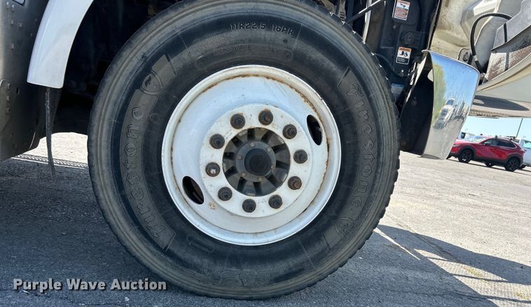 image for item EQ0512 2016 Peterbilt 337 utility / service truck