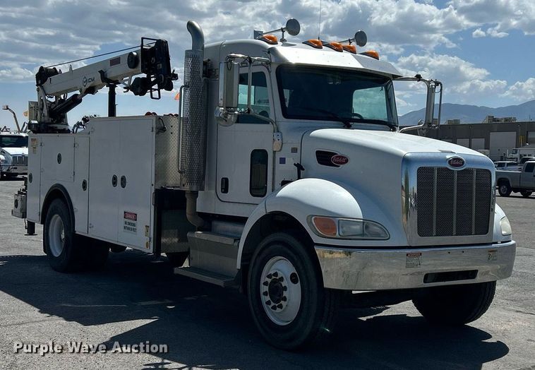 image for item EQ0513 2015 Peterbilt 337 utility / service truck