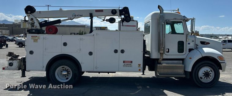 image for item EQ0513 2015 Peterbilt 337 utility / service truck