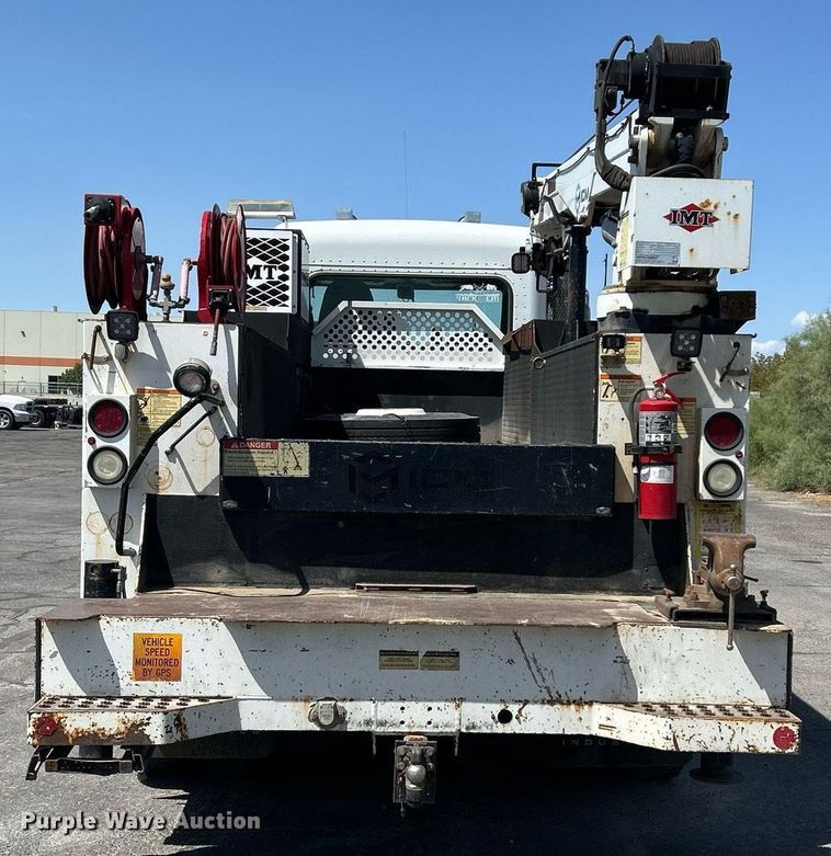 image for item EQ0513 2015 Peterbilt 337 utility / service truck